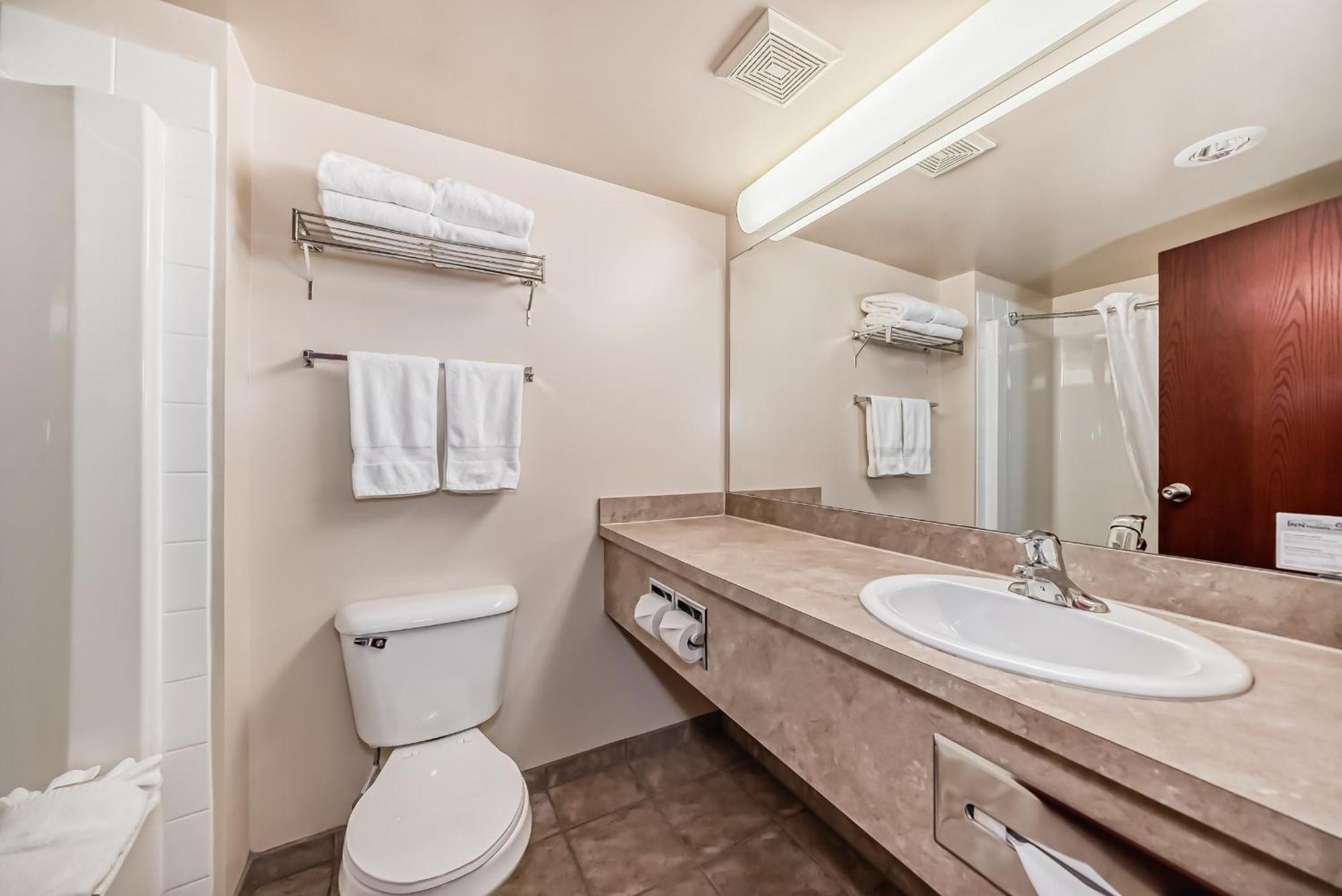 Grande Cache Inn & Suites Экстерьер фото