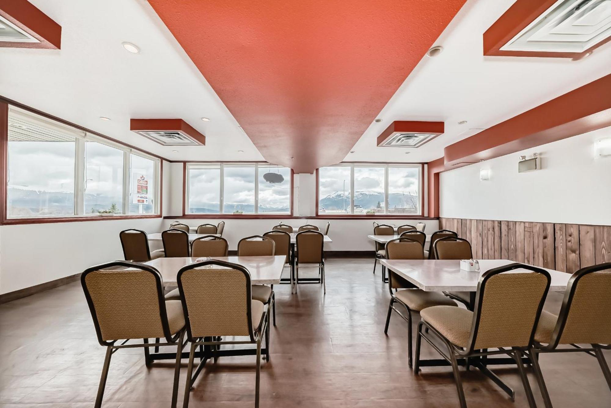 Grande Cache Inn & Suites Экстерьер фото