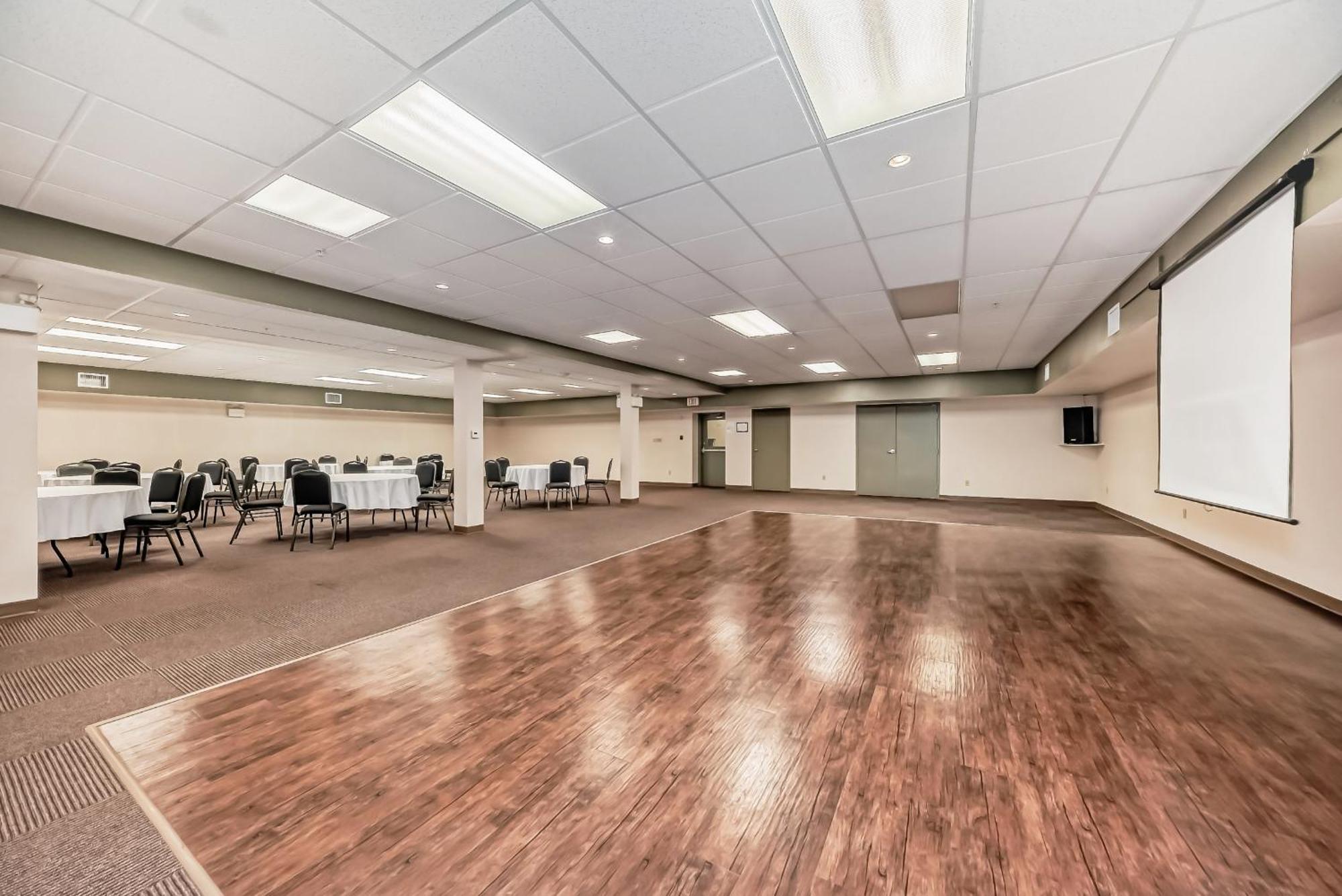 Grande Cache Inn & Suites Экстерьер фото