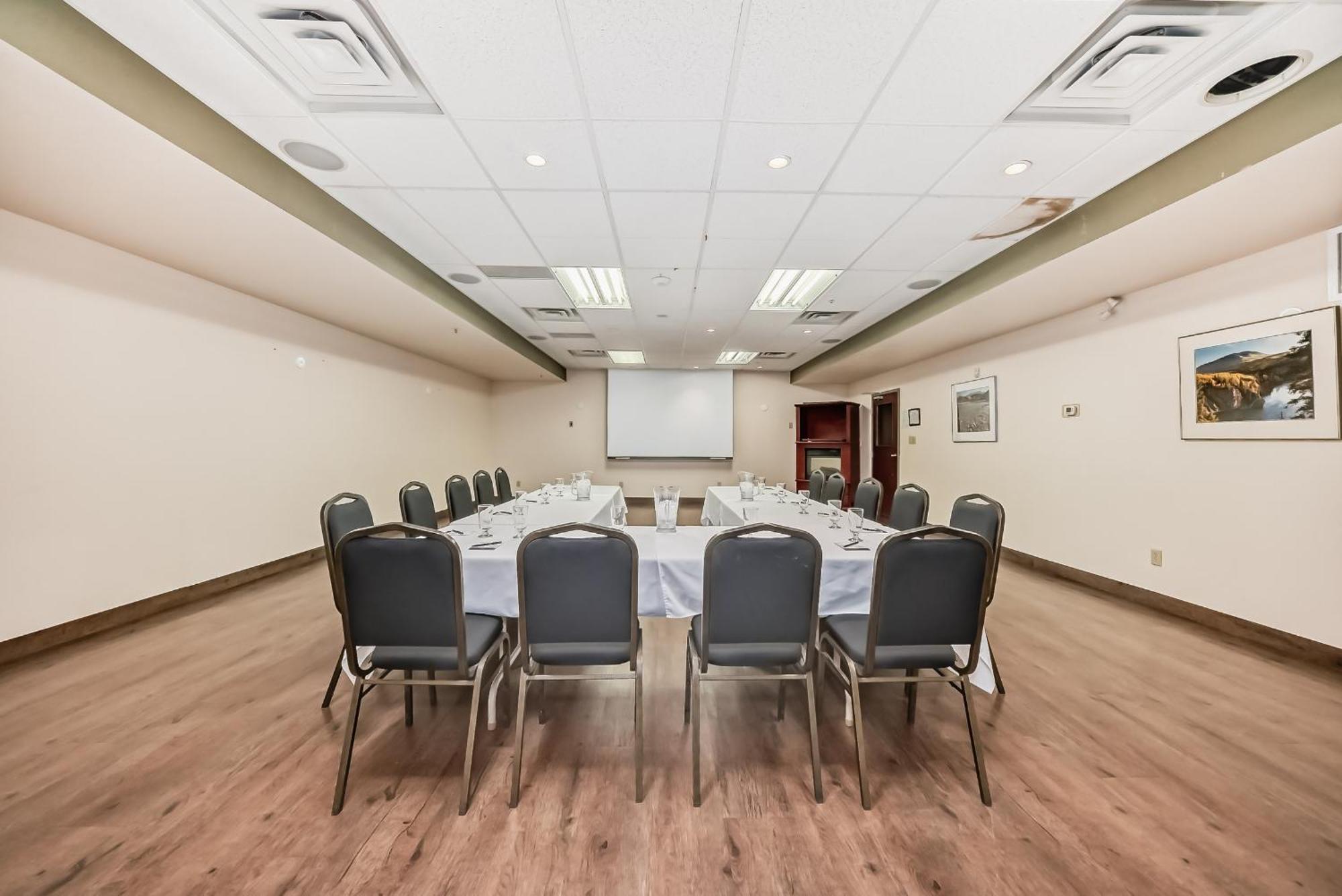 Grande Cache Inn & Suites Экстерьер фото