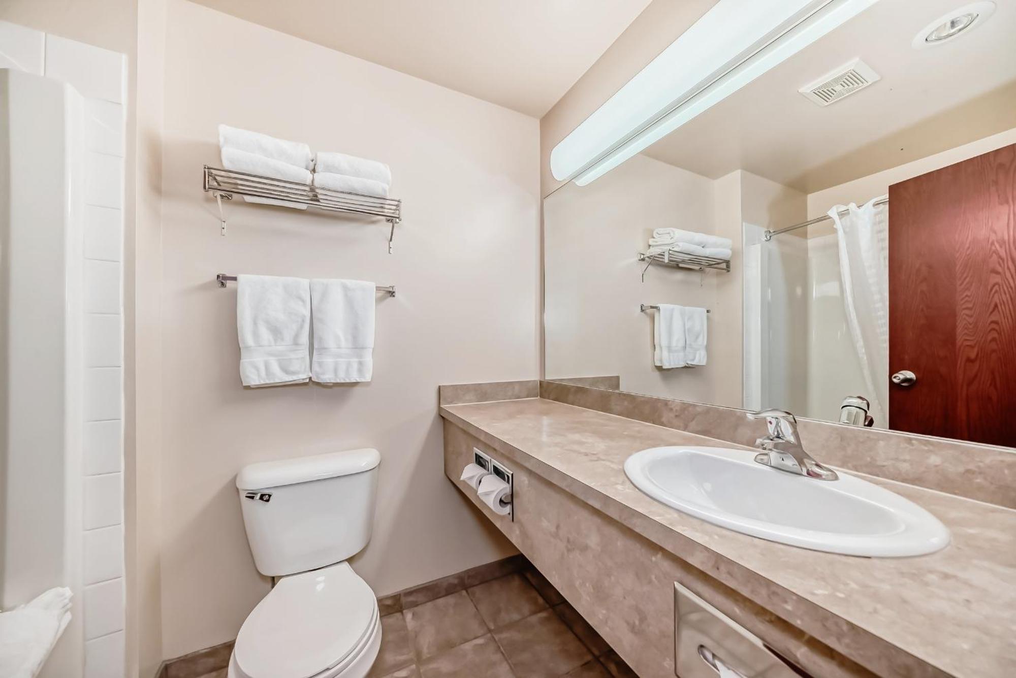Grande Cache Inn & Suites Экстерьер фото
