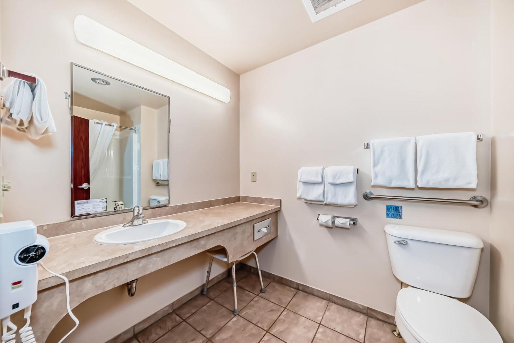 Grande Cache Inn & Suites Экстерьер фото
