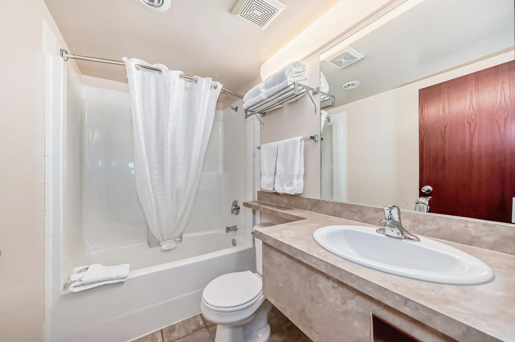 Grande Cache Inn & Suites Экстерьер фото