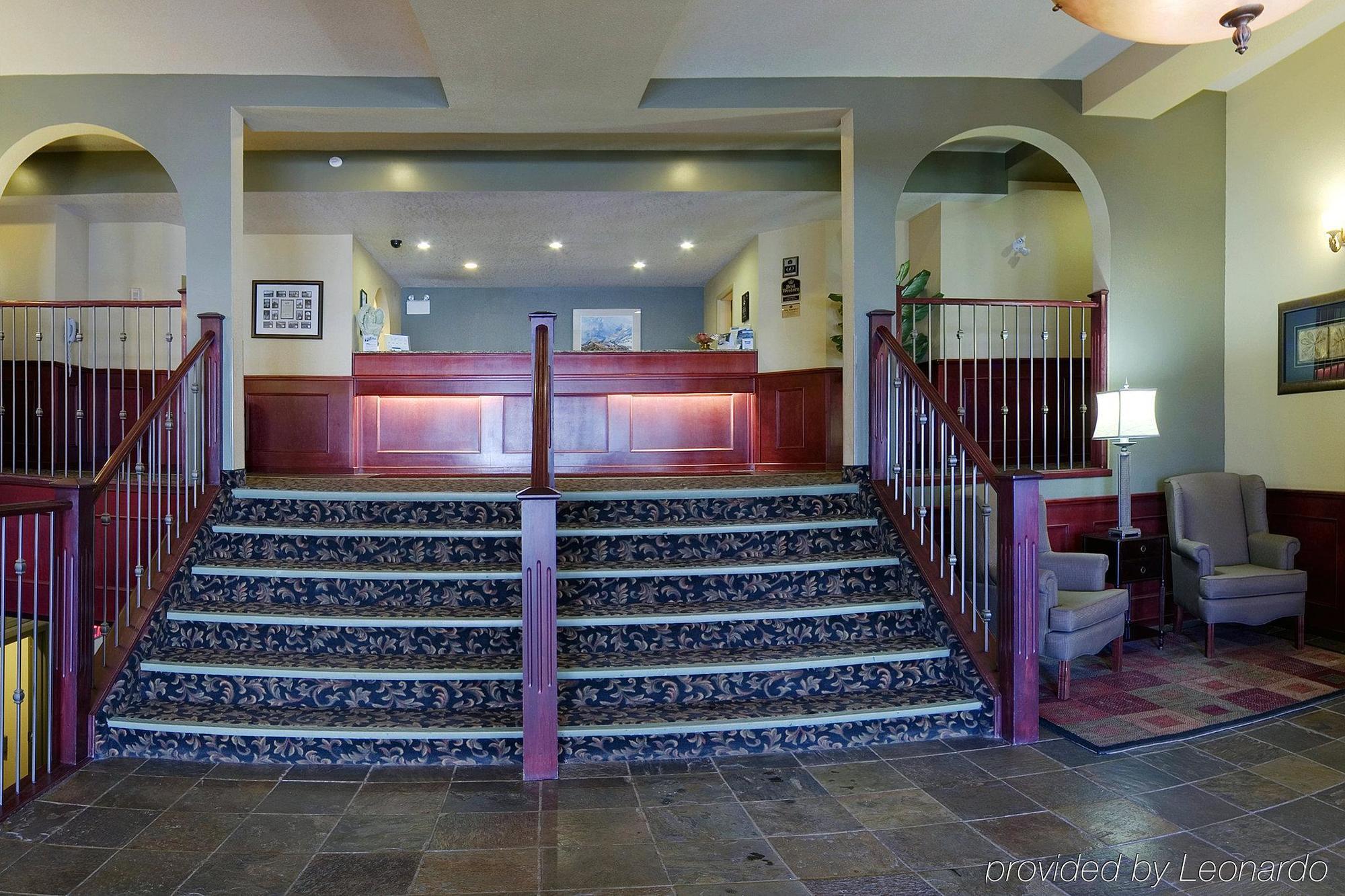 Grande Cache Inn & Suites Интерьер фото